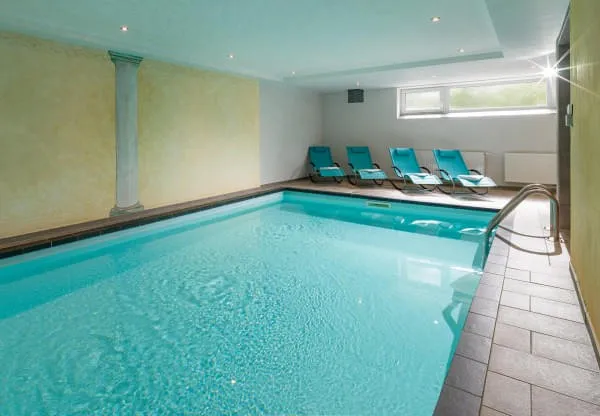 Hallenbad & Sauna
